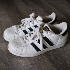 Adidas superstars